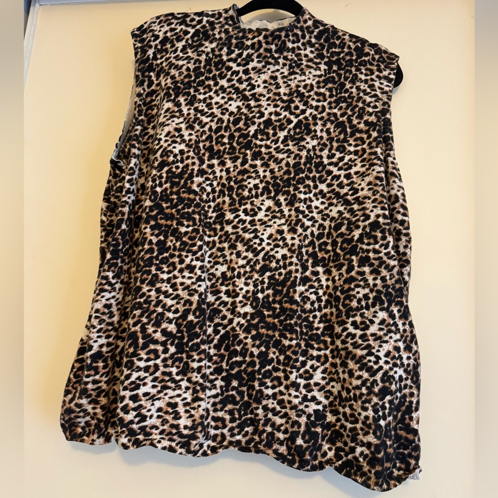 Jessica London size 26/28 leopard print sleeveless shirt